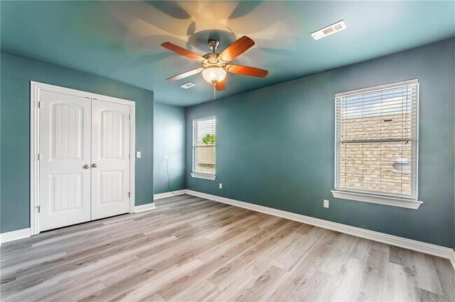 Building Photo - 3210 SW Hillstone Ave