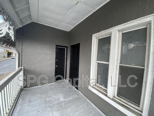 Building Photo - 340 S 2nd St