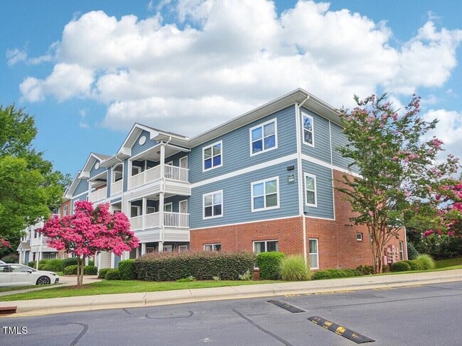 Primary Photo - 1000 Broadstone Way