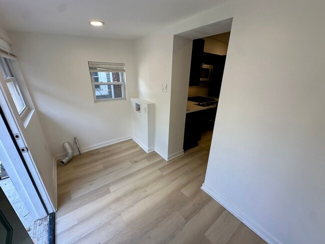 Building Photo - Fully renovated, bright, and spacious 3-bedroom, 1.5-bath home in an amazing location.