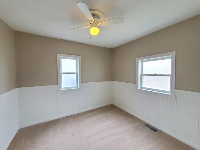 Building Photo - 1251 Kalama Ave