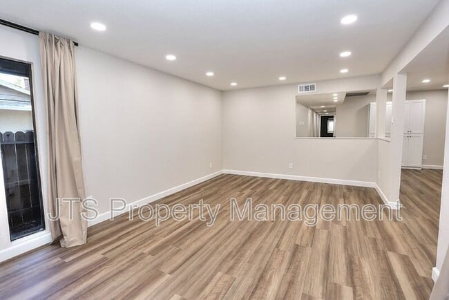 Building Photo - 3160 Watt Ave