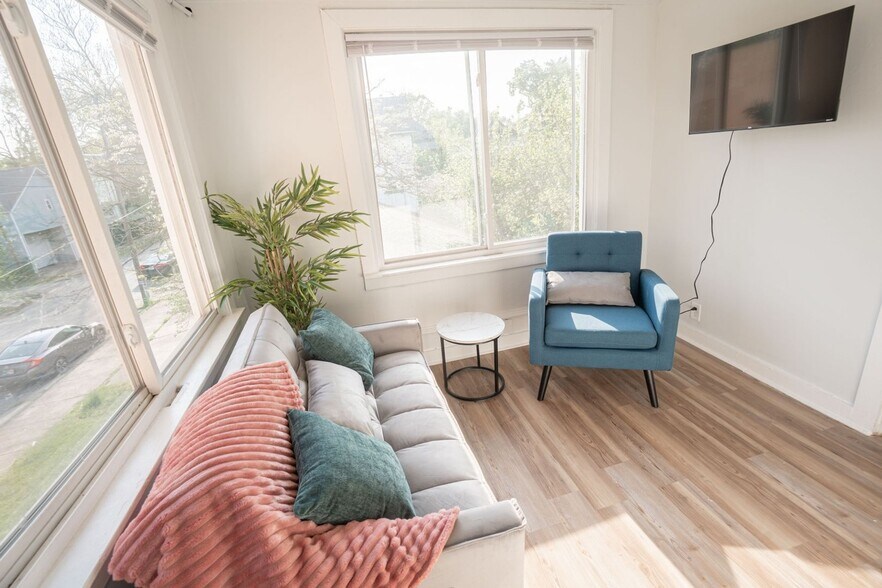 Building Photo - 731 S 7th St