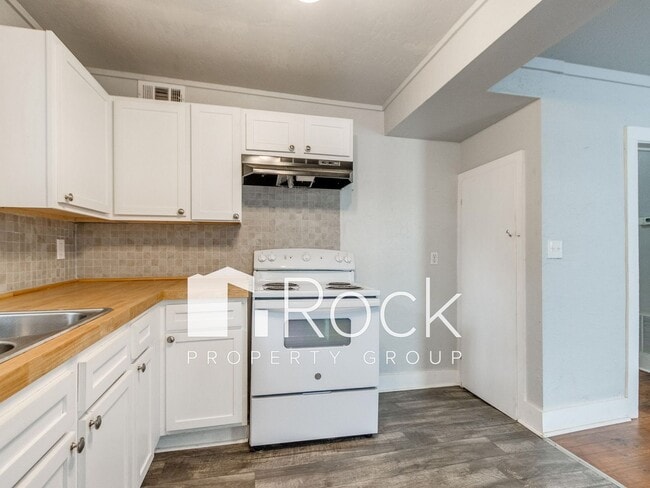 Building Photo - Updated Cozy 2 Bed 1 Bath Home in Guthrie ...