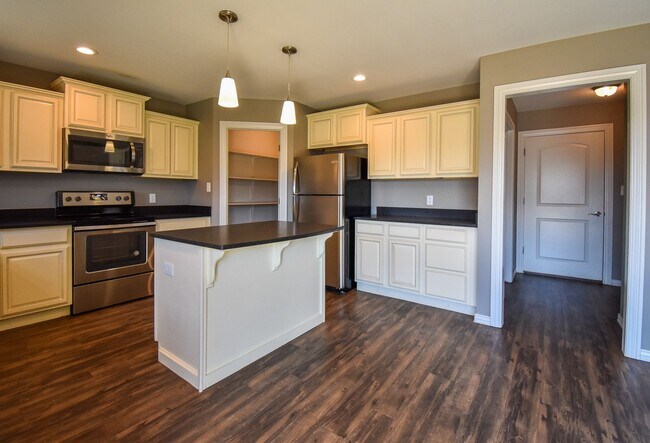 Building Photo - Stunning 3 bedroom, 2 bathroom Home available in Prairie Grove!