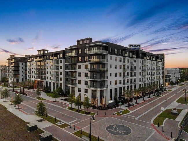 Primary Photo - 425 Centerpointe Cir