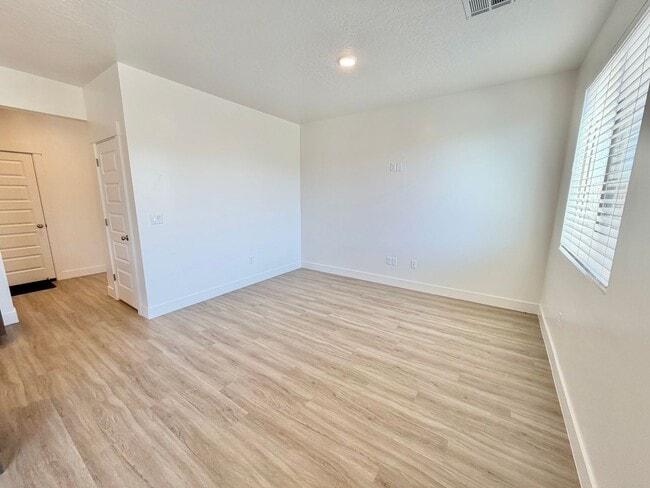 Building Photo - Beautiful 3 bed 2.5 bath Home!
