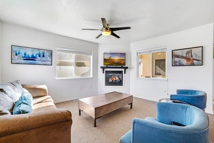 Building Photo - 209 Long Island Ave