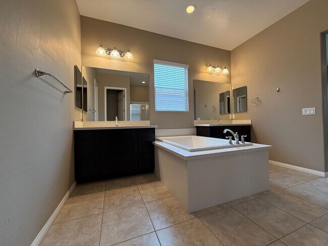 Building Photo - SINGLE STORY 3 BEDROOM HOME IN PROVIDENCE