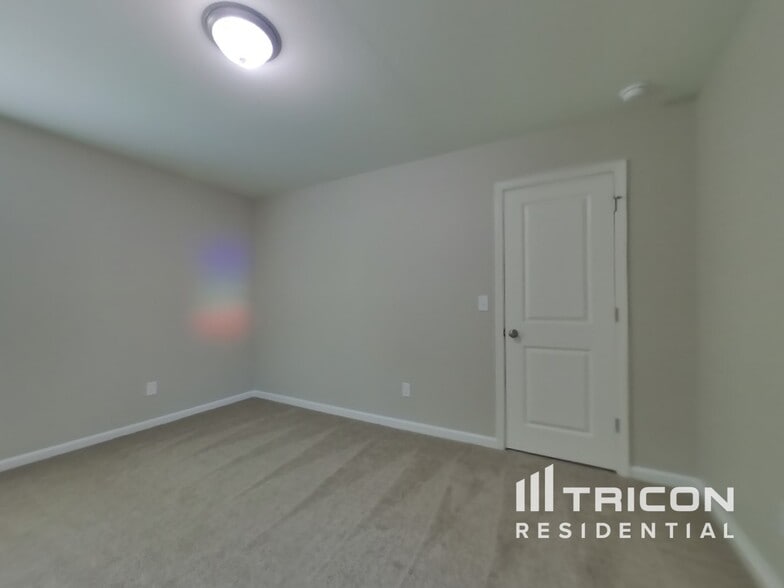 Building Photo - 449 Willard Wds Dr