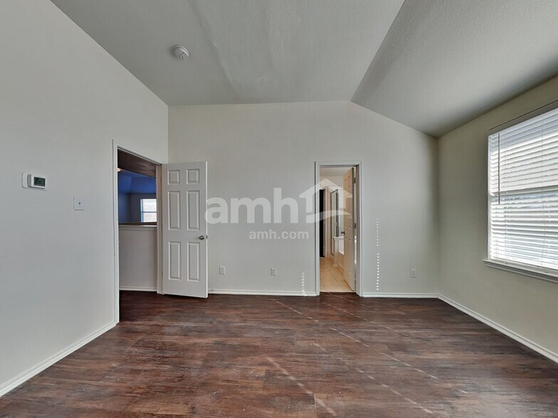 Building Photo - 2101 Hanakoa Falls Dr