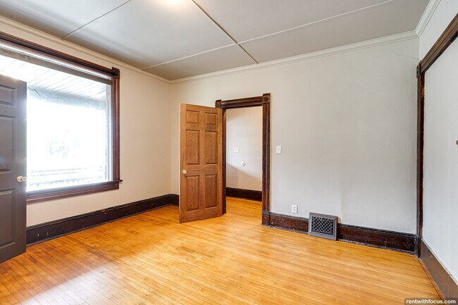 Building Photo - 103 W Parkway Ave