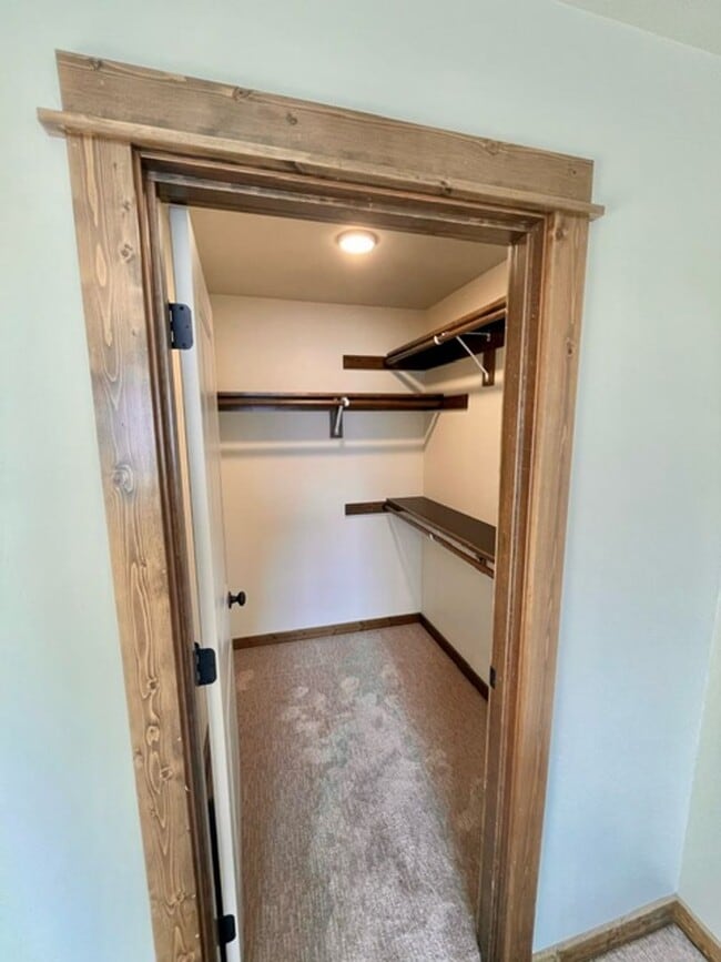 Building Photo - Townhouse - 3 Bedrooms 2 1/2 Bathrooms