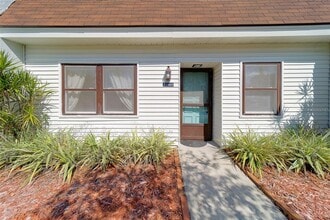 Building Photo - 13827 Mission Oaks Blvd