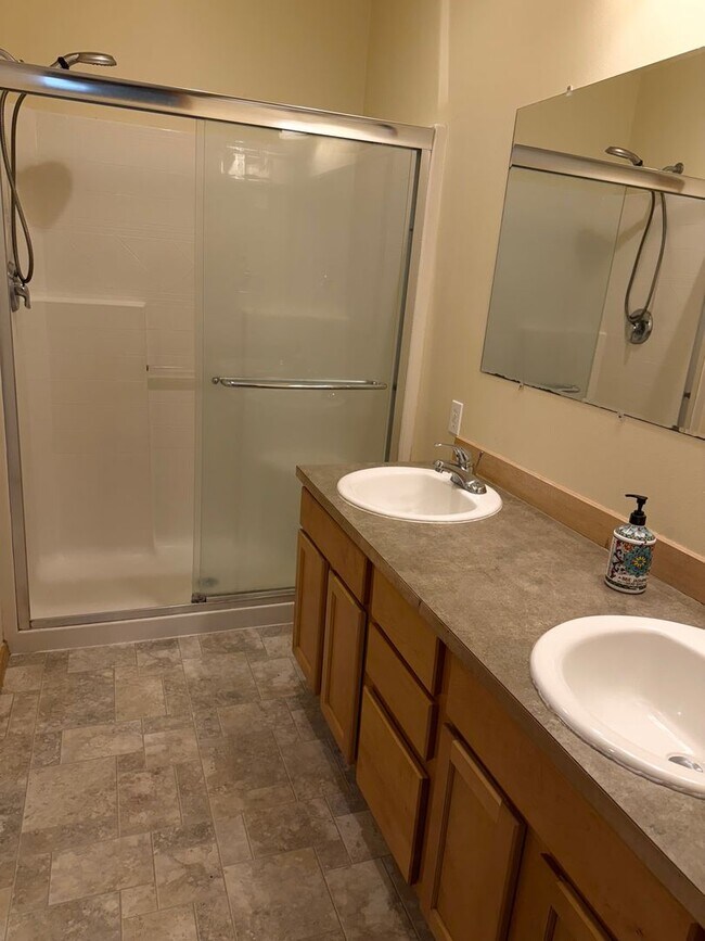 Building Photo - One story home in Suquamish.