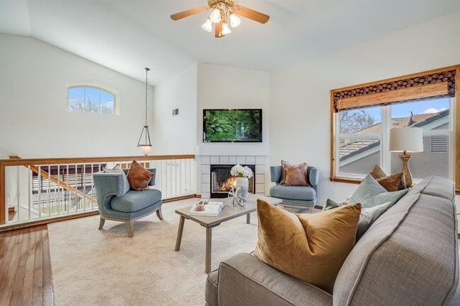 Building Photo - 1561 Spring Ct