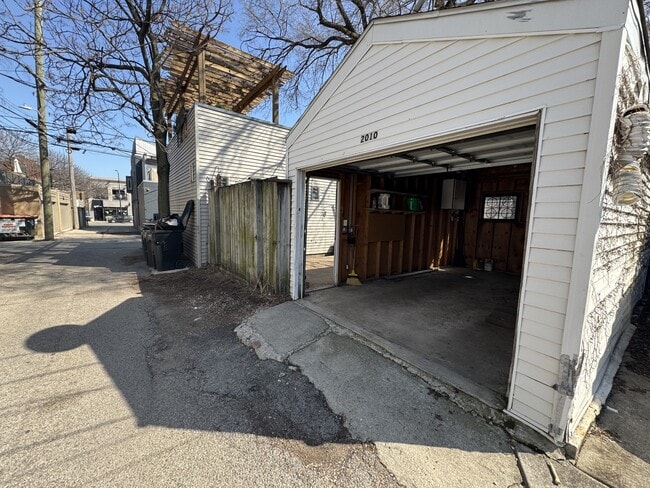 Building Photo - 2010 W Concord Pl