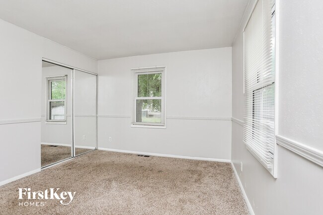 Building Photo - 1160 Spruce Dr