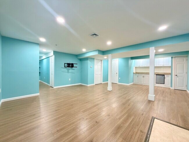 Building Photo - 99 Brookview Rd