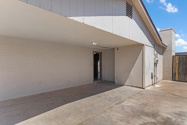 Building Photo - 7422 W Turney Ave
