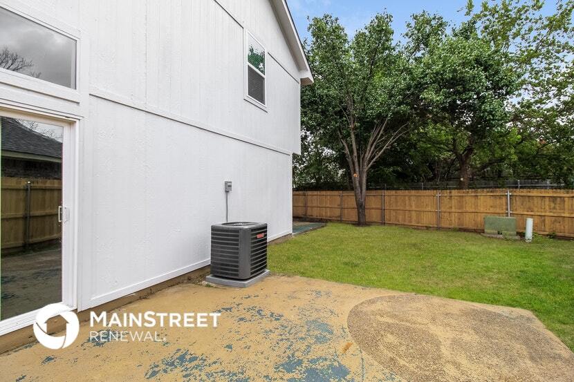 Building Photo - 6856 Driffield Cir E