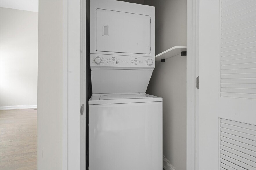 Building Photo - 1946 S Racine Ave