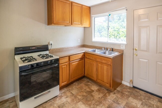 Building Photo - 2112 Tenth St