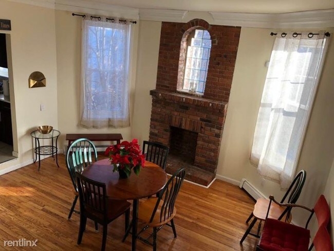 Building Photo - 583 Howard Ave