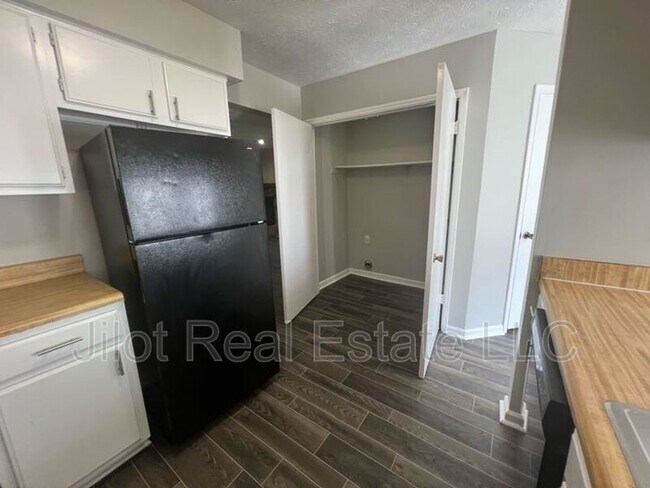 Building Photo - 803 Heritage Oaks Dr