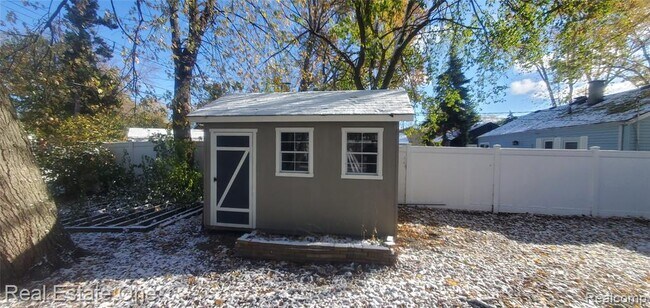 Building Photo - 137 Birchwood Ave