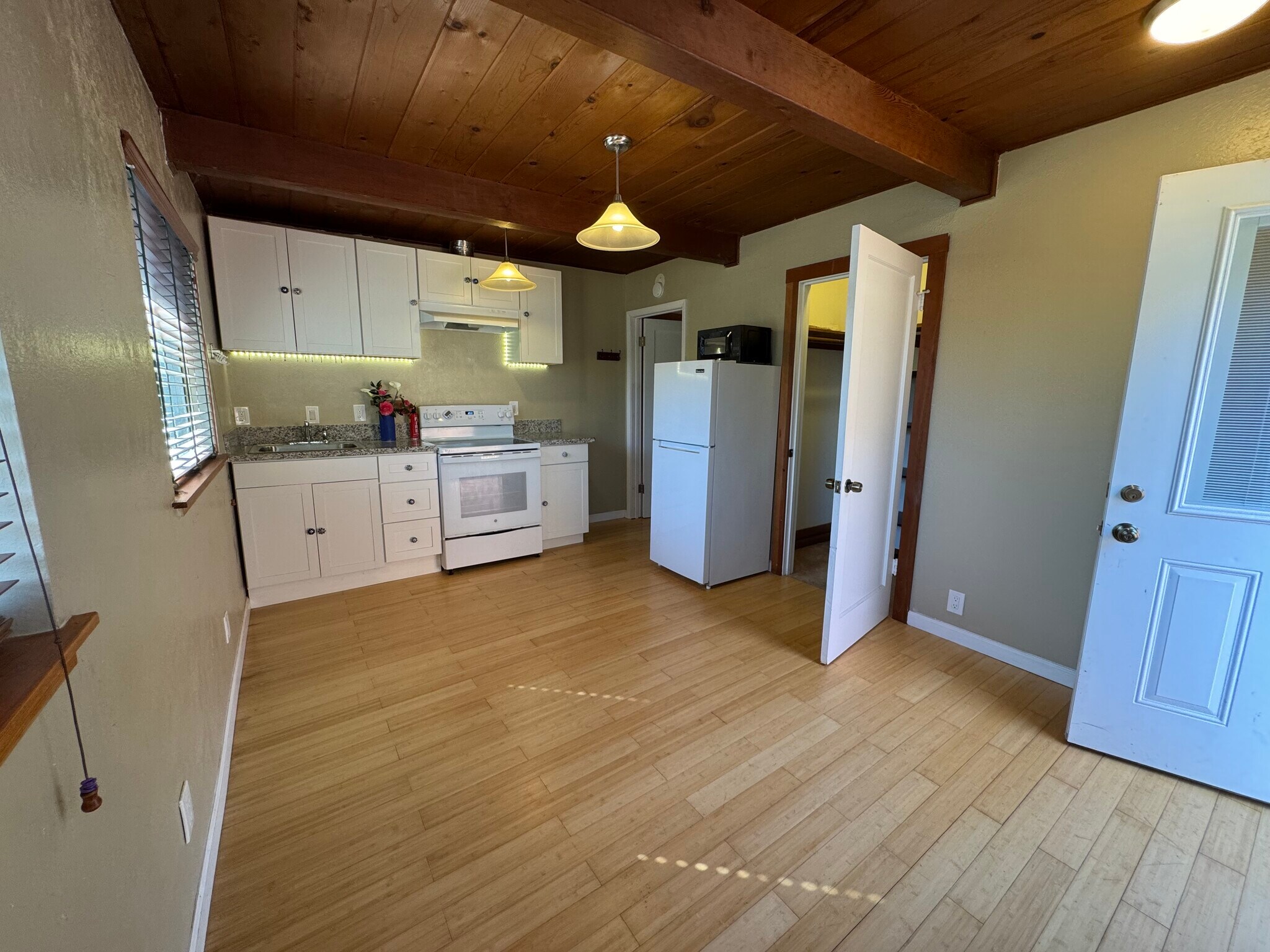 Building Photo - 3819 Linden Ln