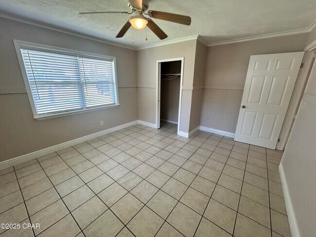 Building Photo - 16238 E Lullwater Dr