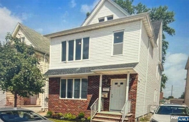 Primary Photo - 453 Banta Ave