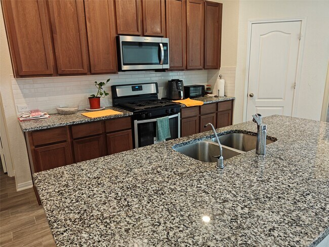 Building Photo - 1270 Glendora Dr