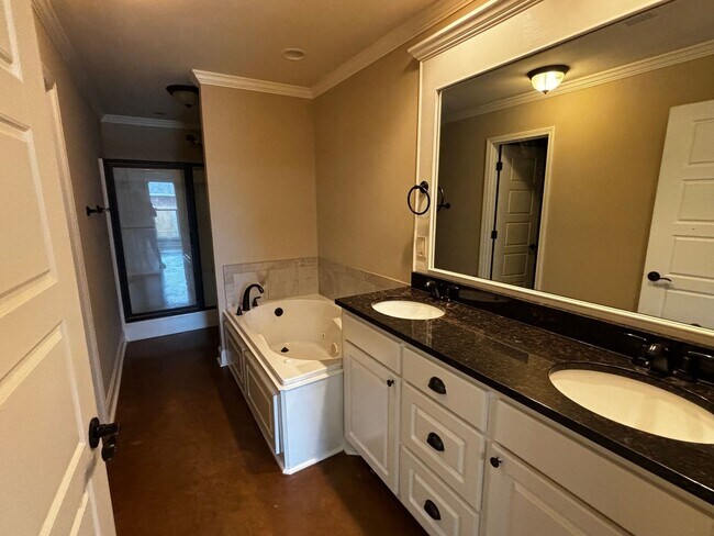 Building Photo - 221 Greenfield Ridge Dr