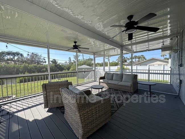 Building Photo - 354 5th St Ct E