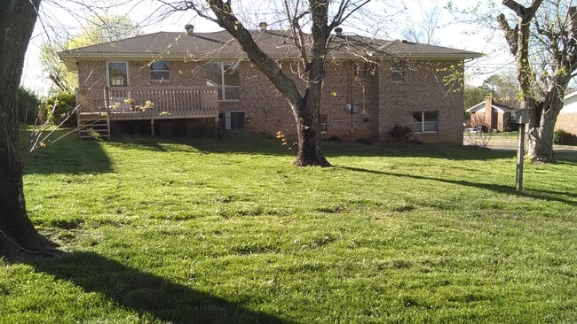 Building Photo - 2512 Sharron Dr