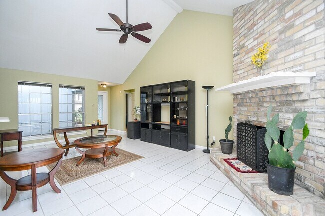 Building Photo - 9111 Belle Glen Dr