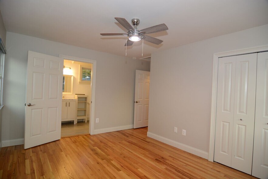Building Photo - 9416 Gamba Ct