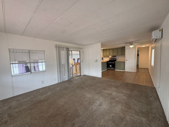 Building Photo - 1 BR 1Ba with enclosed Porch/Patio, fenced yard, RV Parking