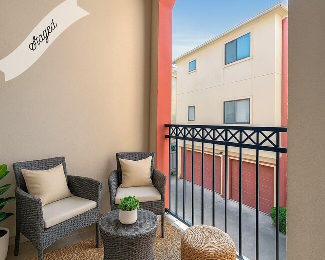 Building Photo - 404 Parker St