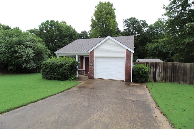 Primary Photo - 3152 Parkway Dr