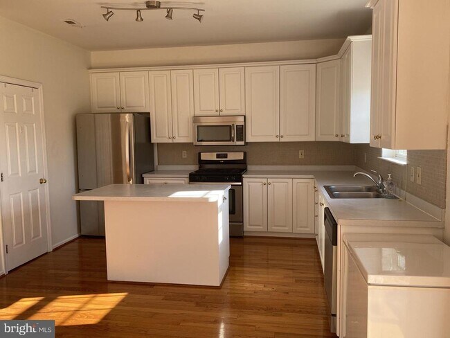 Building Photo - 713 Whitetail Cir