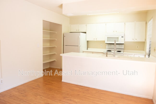Building Photo - 3465 S Highland Dr