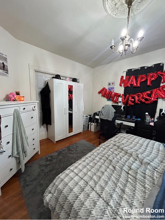 Building Photo - 17 Hillside St