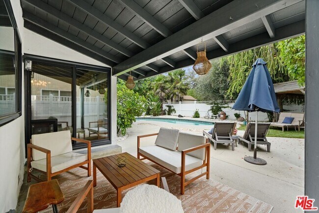 Building Photo - 6558 Lasaine Ave