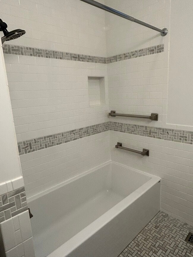 Building Photo - 1926 W Warner Ave