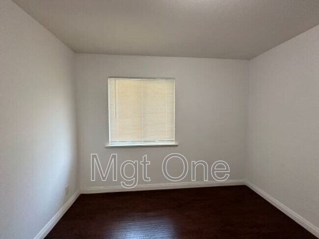 Building Photo - 10539 Pendleton St