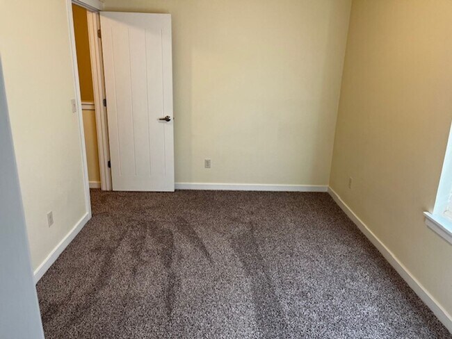 Building Photo - SAW1530U