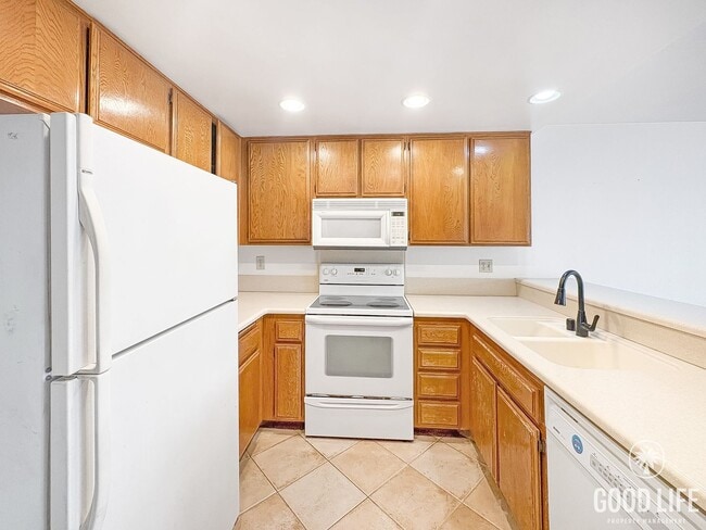 Building Photo - Beautiful 3B/2.5BA House in Rancho Bernard...